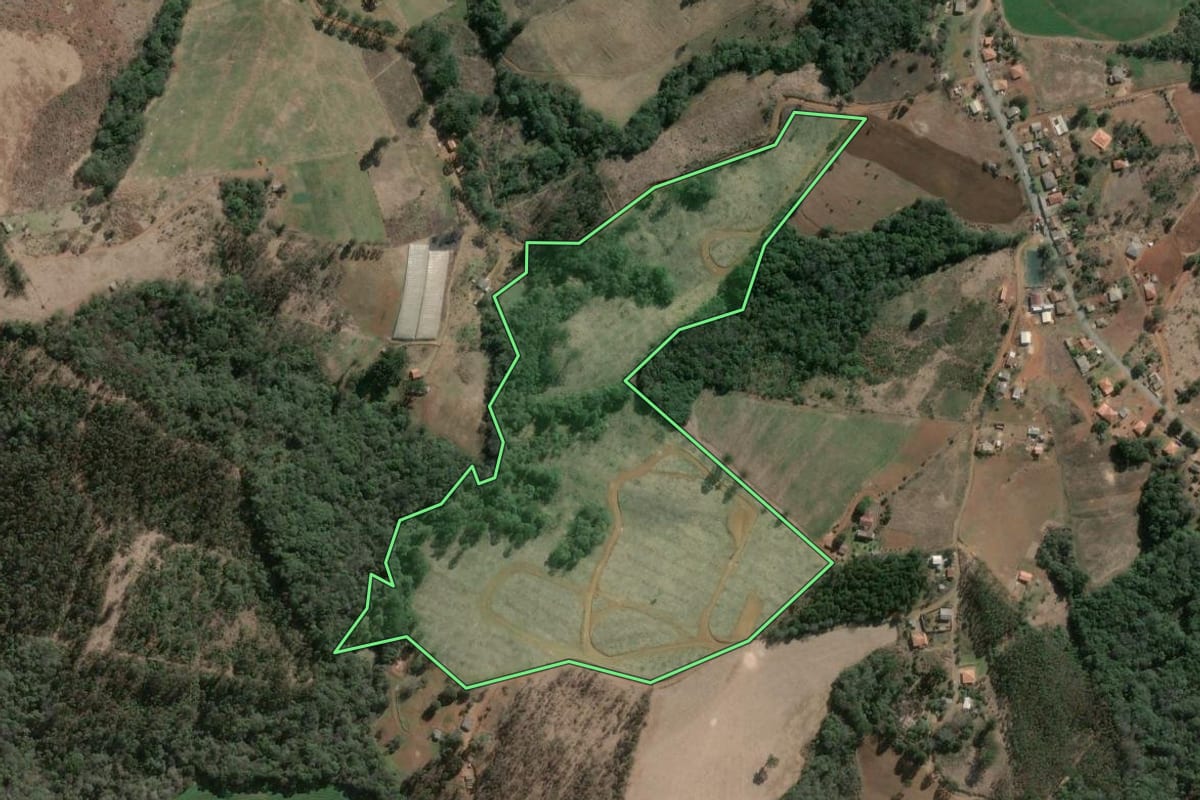 Imagem de satélite do imóvel rural em Imbaú (PR), com o contorno declarado no CAR desenhado por cima.