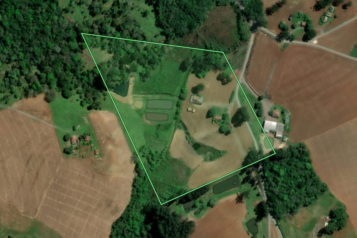 Imagem de satélite do imóvel rural em Imbituva (PR), com o contorno declarado no CAR desenhado por cima.