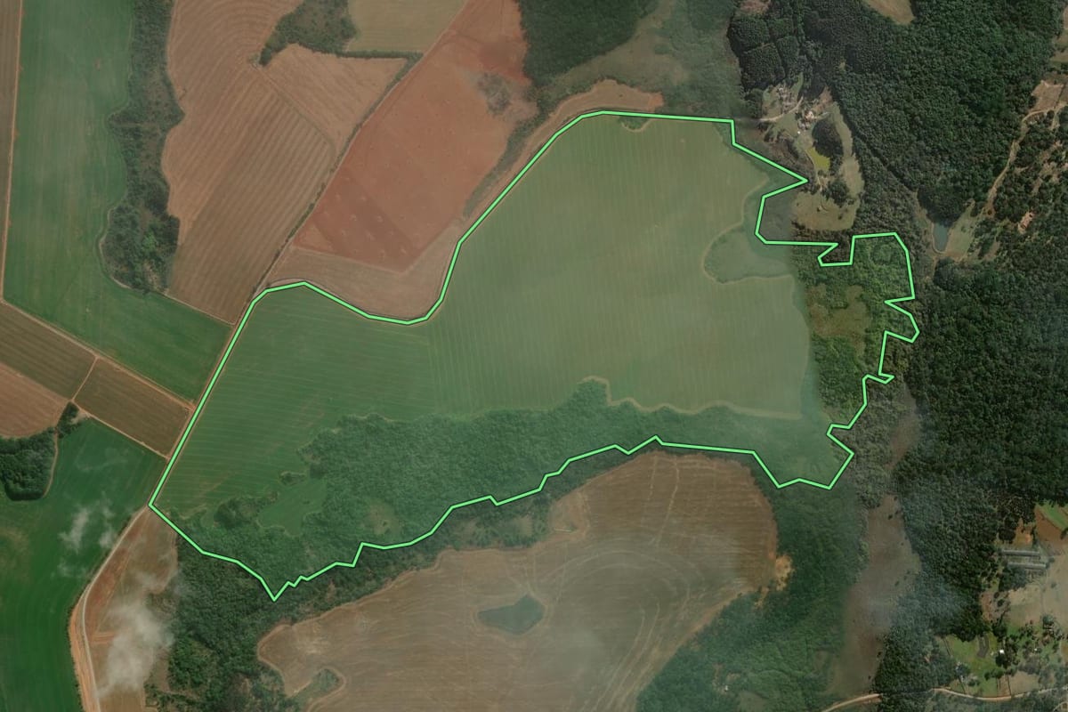 Imagem de satélite do imóvel rural em Imbituva (PR), com o contorno declarado no CAR desenhado por cima.