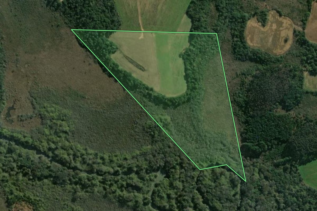 Imagem de satélite do imóvel rural em Imbituva (PR), com o contorno declarado no CAR desenhado por cima.