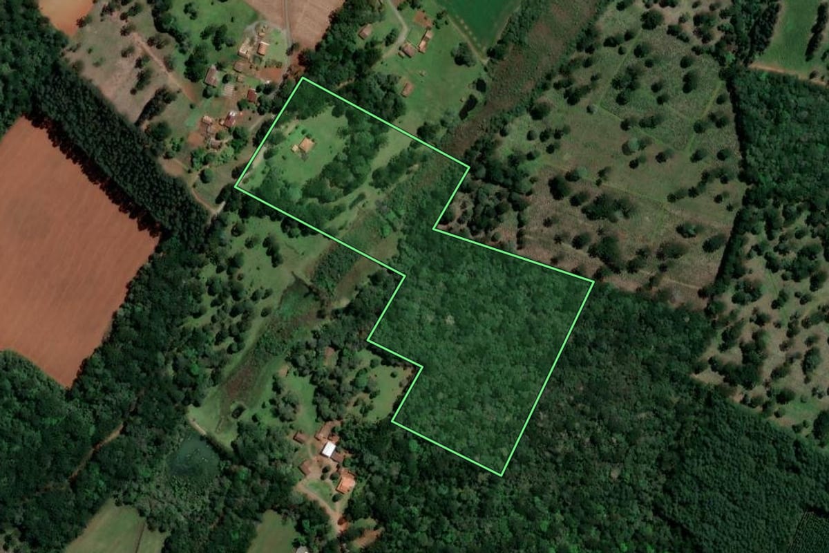 Imagem de satélite do imóvel rural em Imbituva (PR), com o contorno declarado no CAR desenhado por cima.