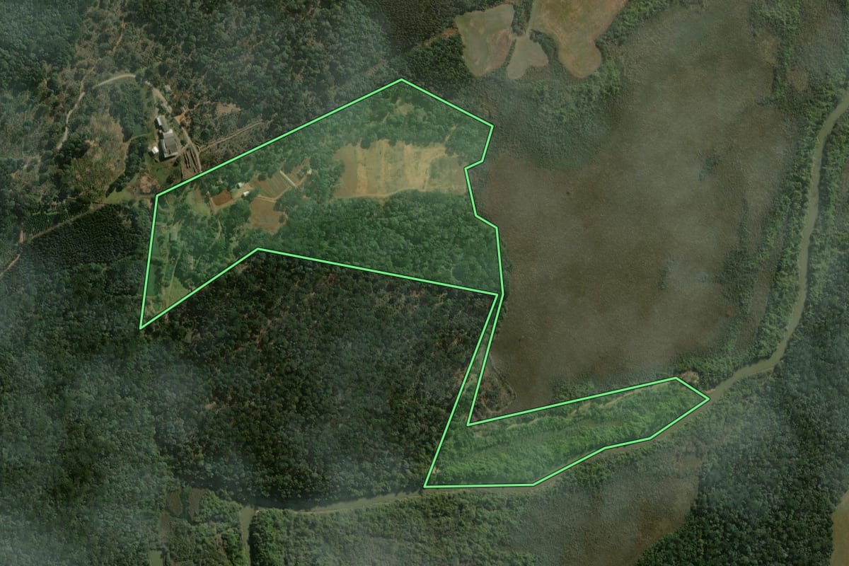 Imagem de satélite do imóvel rural em Imbituva (PR), com o contorno declarado no CAR desenhado por cima.