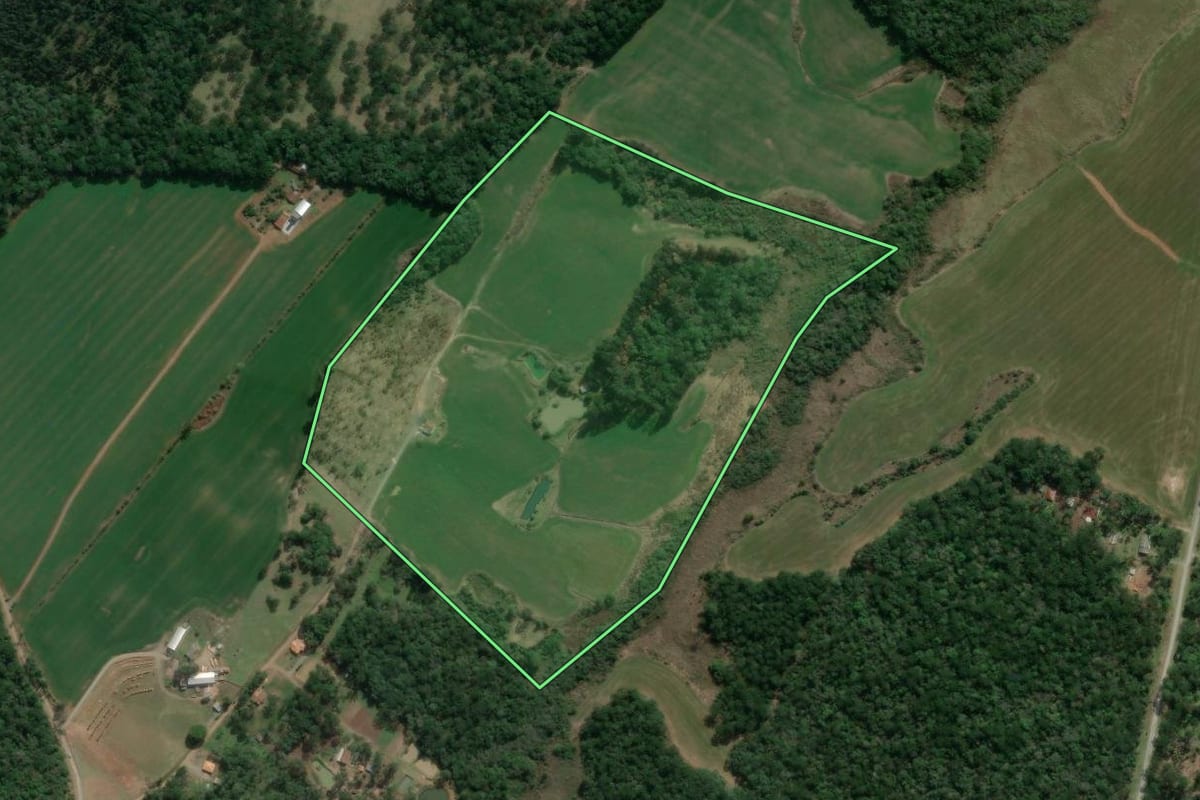 Imagem de satélite do imóvel rural em Imbituva (PR), com o contorno declarado no CAR desenhado por cima.