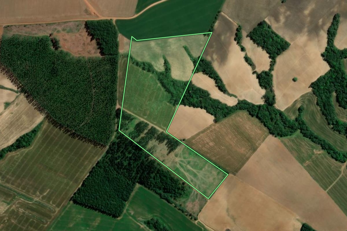 Imagem de satélite do imóvel rural em Imbituva (PR), com o contorno declarado no CAR desenhado por cima.