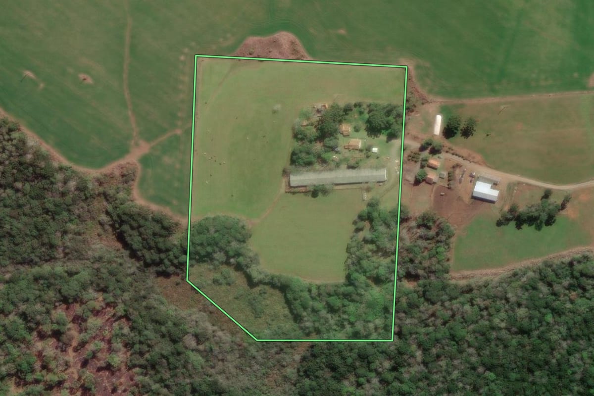 Imagem de satélite do imóvel rural em Imbituva (PR), com o contorno declarado no CAR desenhado por cima.