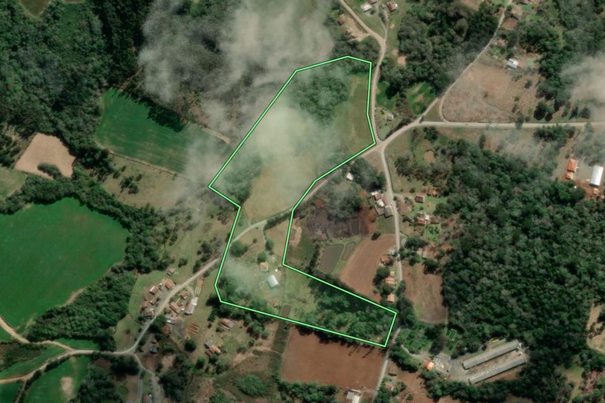 Imagem de satélite do imóvel rural em Imbituva (PR), com o contorno declarado no CAR desenhado por cima.