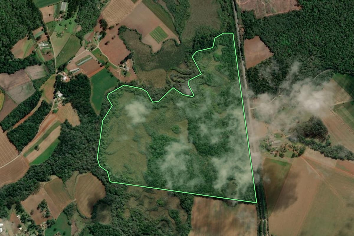 Imagem de satélite do imóvel rural em Imbituva (PR), com o contorno declarado no CAR desenhado por cima.