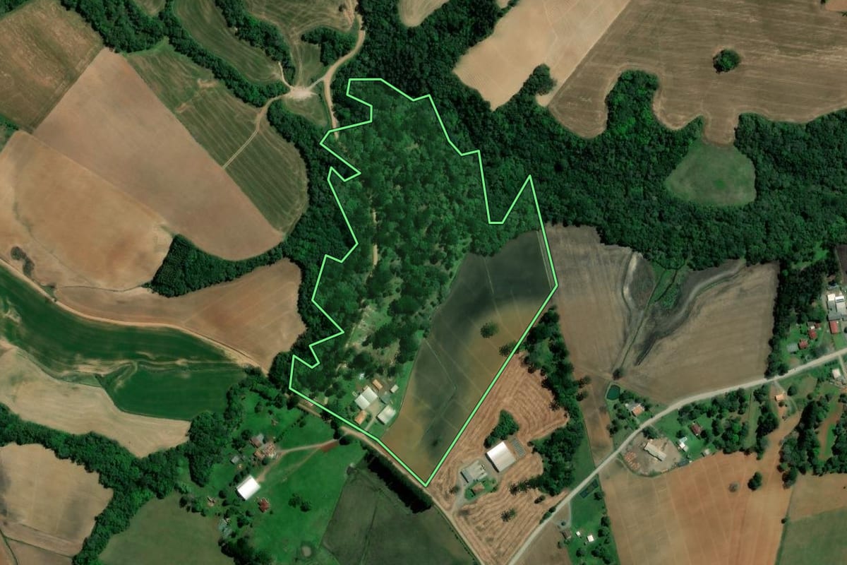 Imagem de satélite do imóvel rural em Imbituva (PR), com o contorno declarado no CAR desenhado por cima.