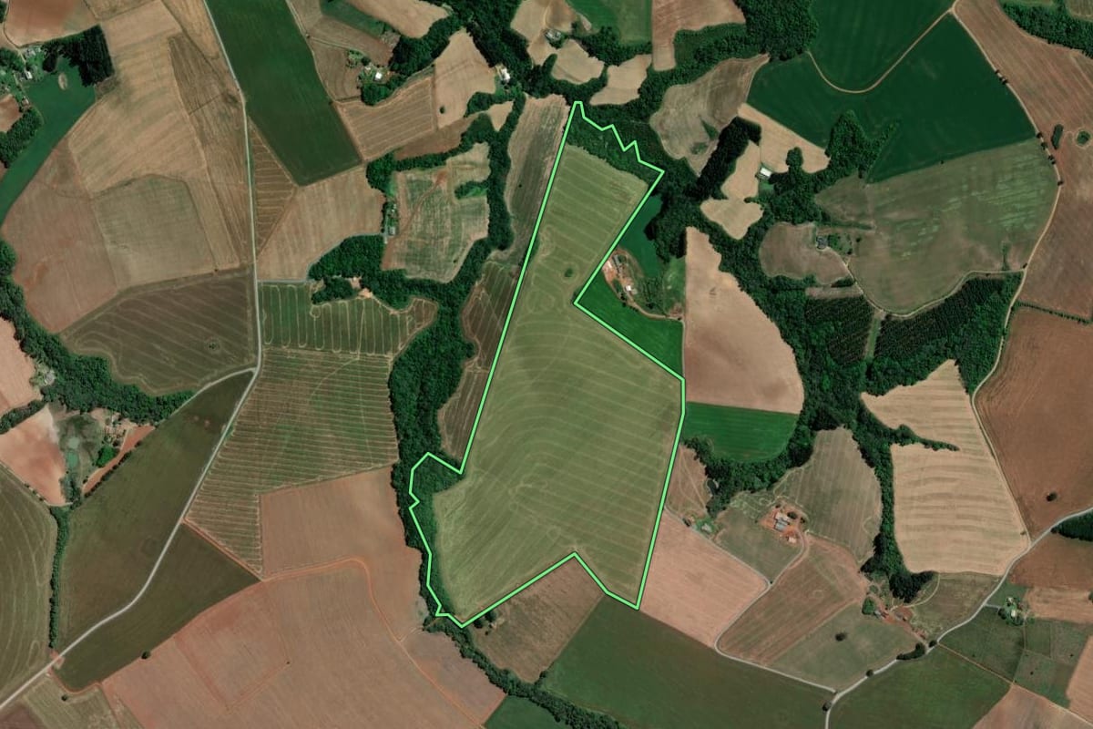 Imagem de satélite do imóvel rural em Imbituva (PR), com o contorno declarado no CAR desenhado por cima.