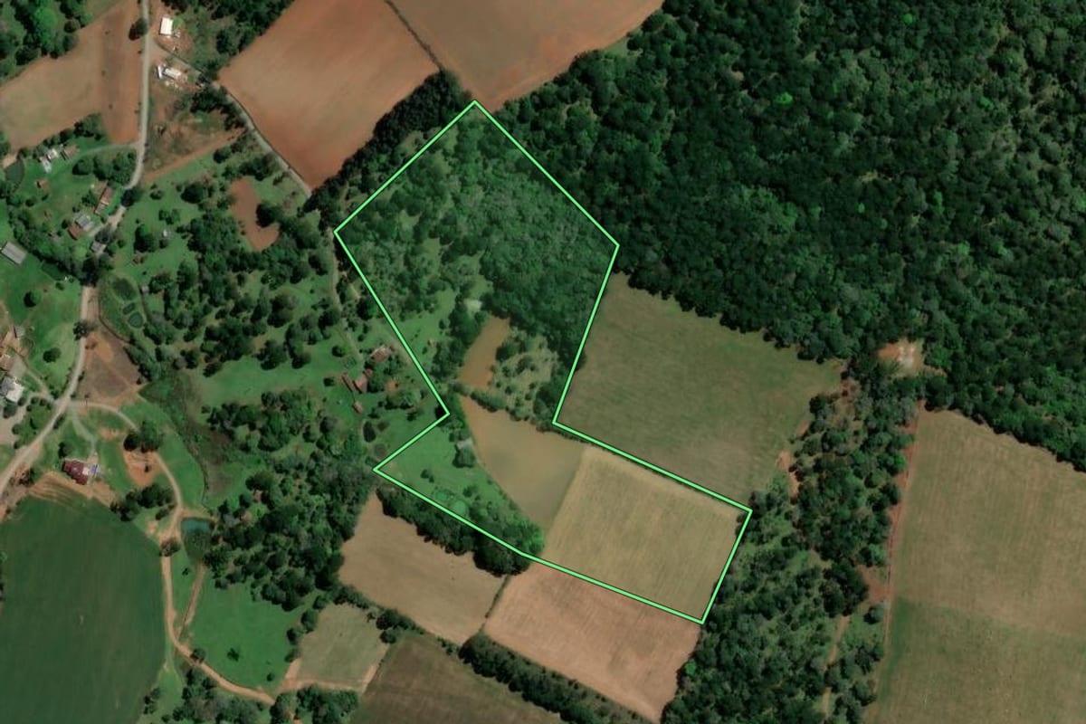 Imagem de satélite do imóvel rural em Imbituva (PR), com o contorno declarado no CAR desenhado por cima.