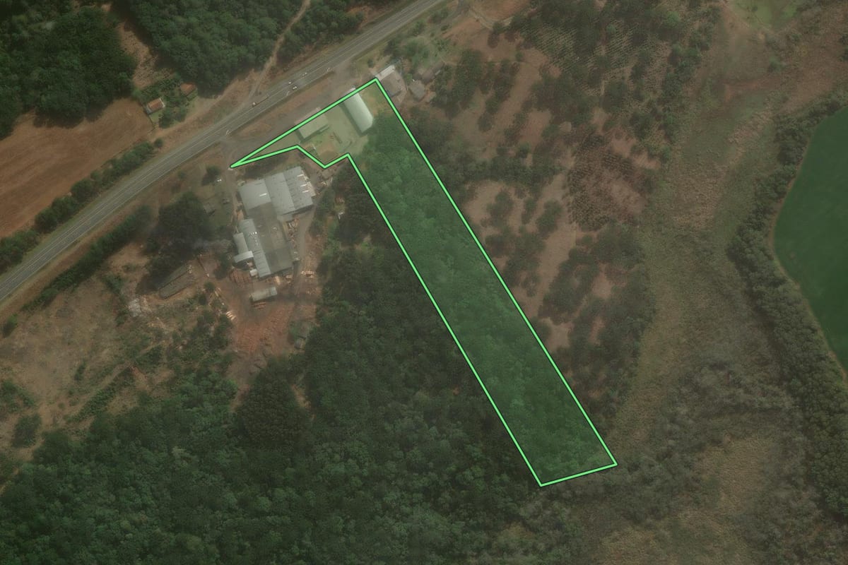 Imagem de satélite do imóvel rural em Imbituva (PR), com o contorno declarado no CAR desenhado por cima.