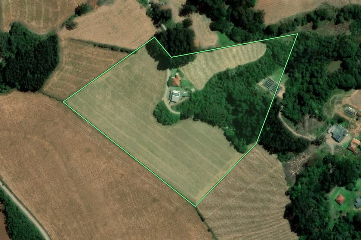Imagem de satélite do imóvel rural em Imbituva (PR), com o contorno declarado no CAR desenhado por cima.