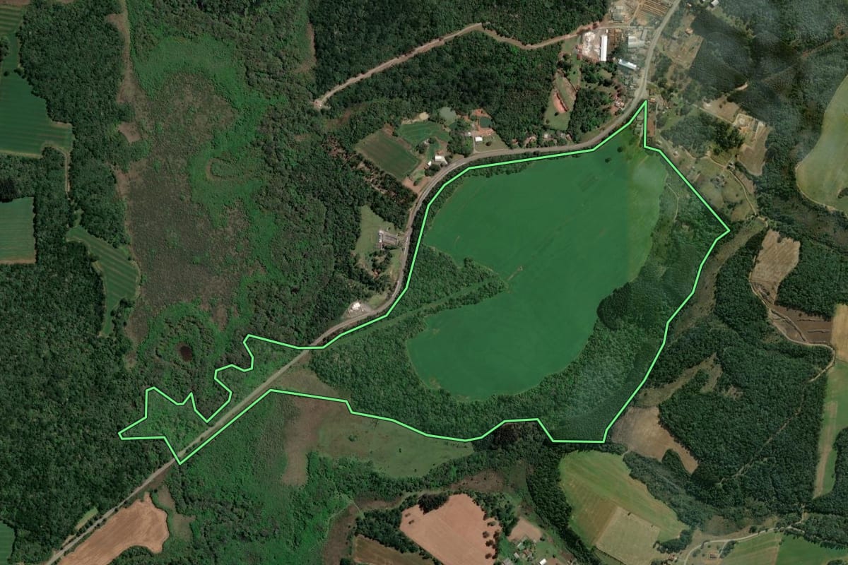 Imagem de satélite do imóvel rural em Imbituva (PR), com o contorno declarado no CAR desenhado por cima.