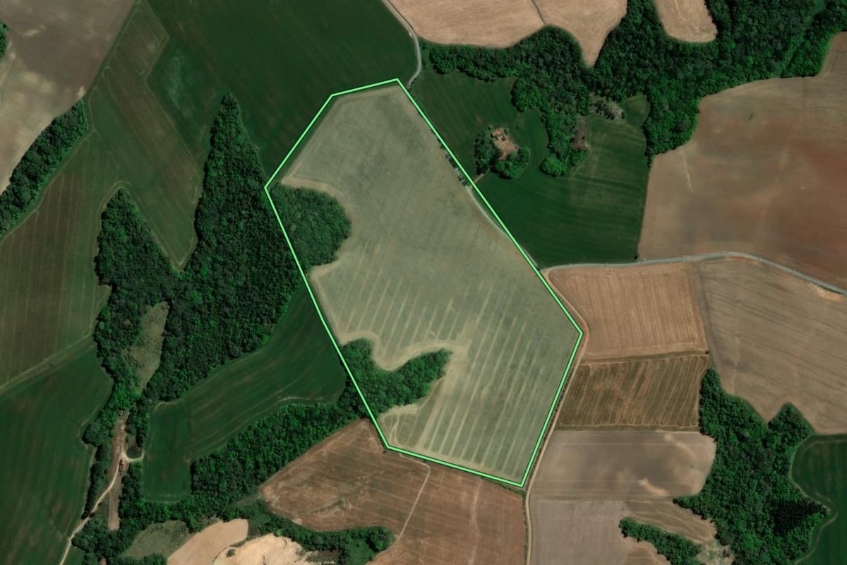 Imagem de satélite do imóvel rural em Imbituva (PR), com o contorno declarado no CAR desenhado por cima.