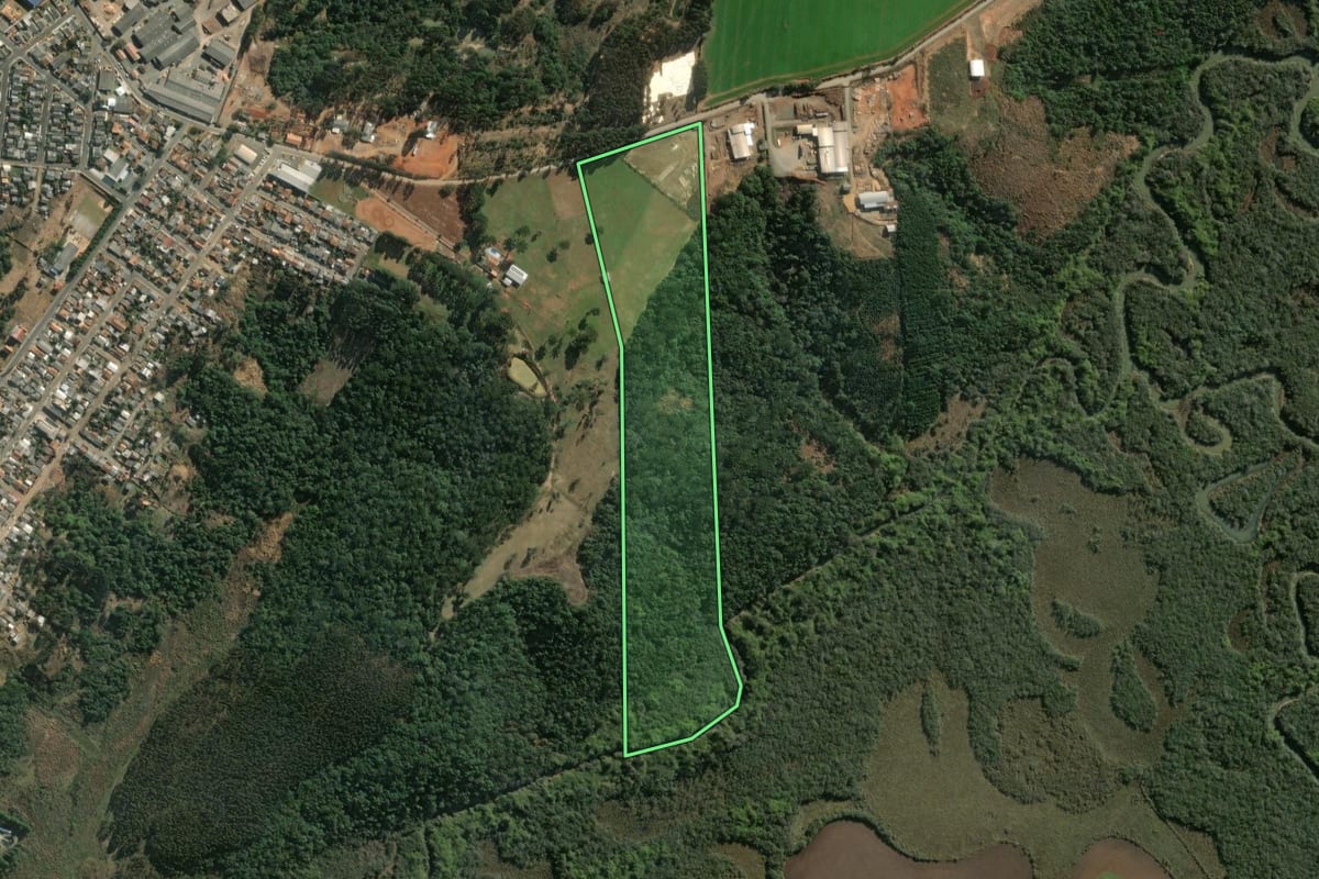 Imagem de satélite do imóvel rural em Imbituva (PR), com o contorno declarado no CAR desenhado por cima.