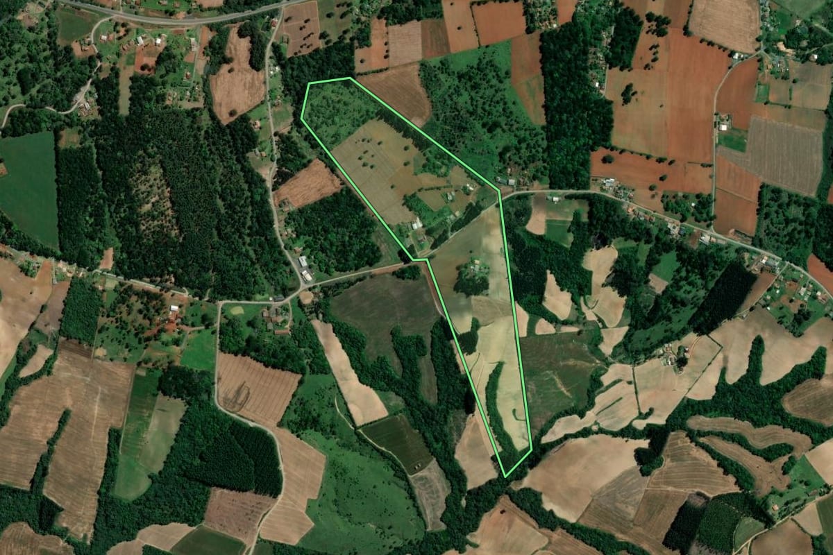 Imagem de satélite do imóvel rural em Imbituva (PR), com o contorno declarado no CAR desenhado por cima.