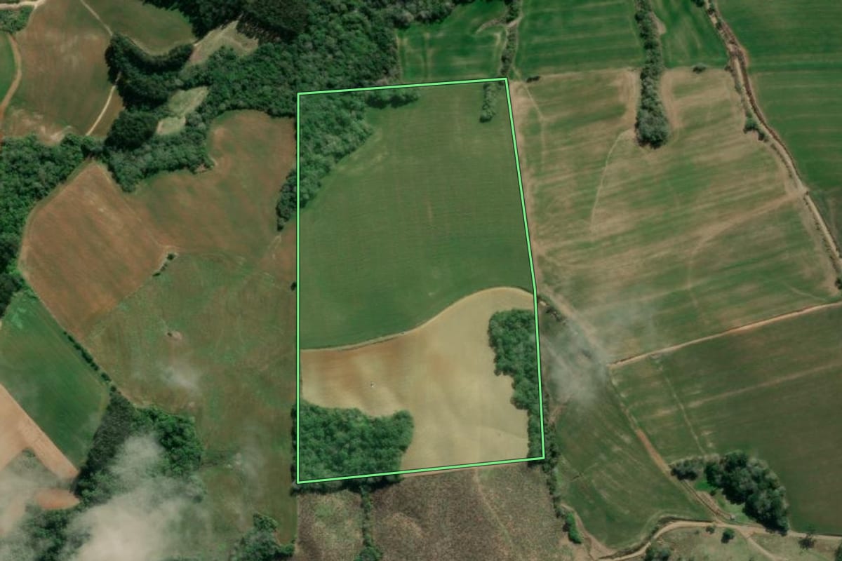Imagem de satélite do imóvel rural em Imbituva (PR), com o contorno declarado no CAR desenhado por cima.