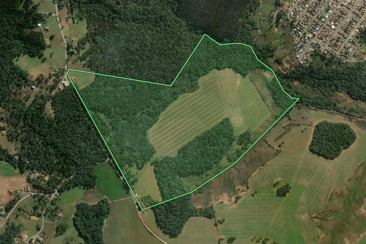 Imagem de satélite do imóvel rural em Imbituva (PR), com o contorno declarado no CAR desenhado por cima.