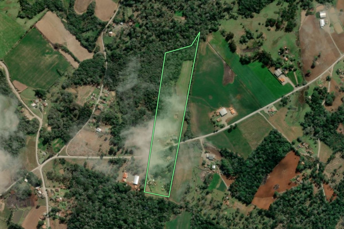 Imagem de satélite do imóvel rural em Imbituva (PR), com o contorno declarado no CAR desenhado por cima.