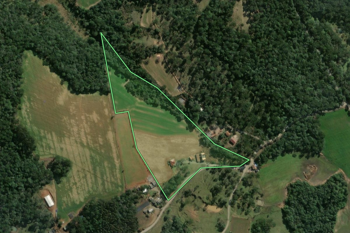Imagem de satélite do imóvel rural em Imbituva (PR), com o contorno declarado no CAR desenhado por cima.