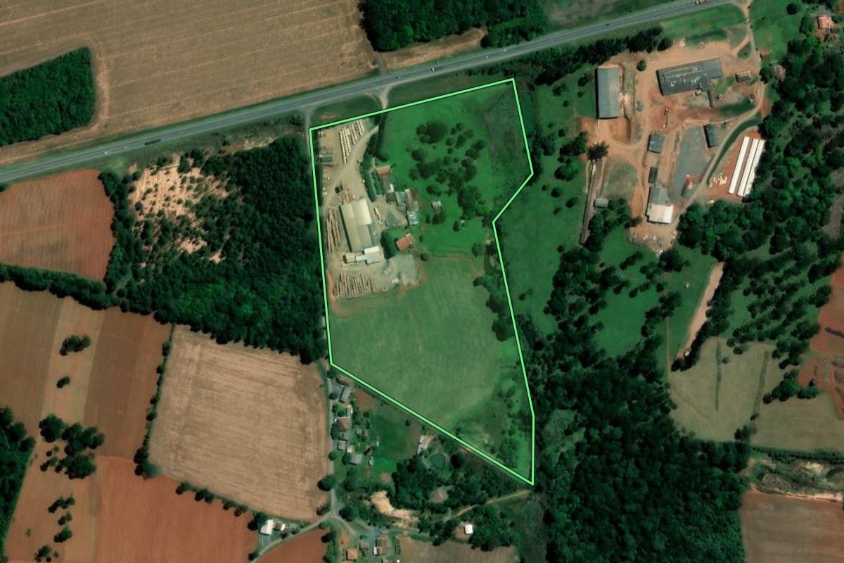 Imagem de satélite do imóvel rural em Imbituva (PR), com o contorno declarado no CAR desenhado por cima.