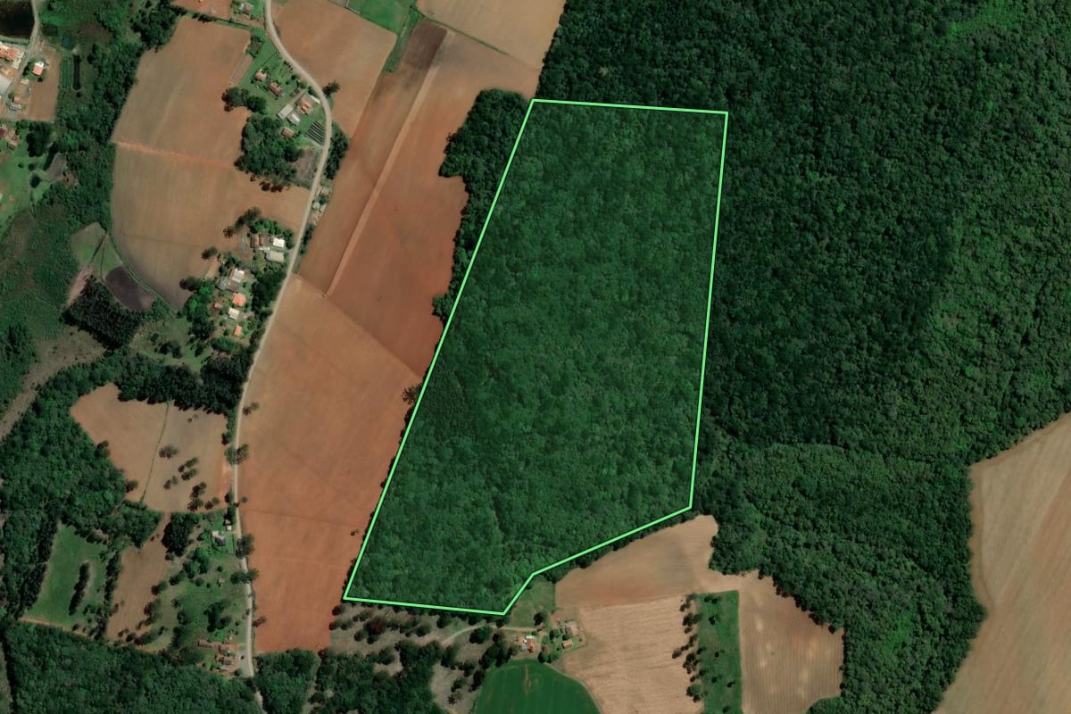 Imagem de satélite do imóvel rural em Imbituva (PR), com o contorno declarado no CAR desenhado por cima.