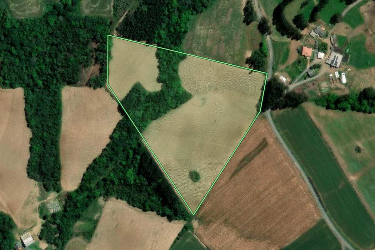 Imagem de satélite do imóvel rural em Imbituva (PR), com o contorno declarado no CAR desenhado por cima.