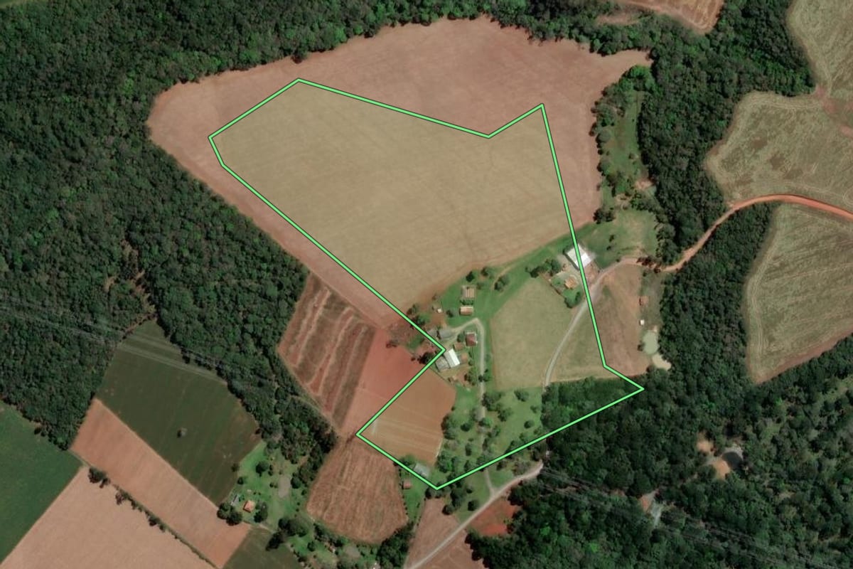 Imagem de satélite do imóvel rural em Imbituva (PR), com o contorno declarado no CAR desenhado por cima.