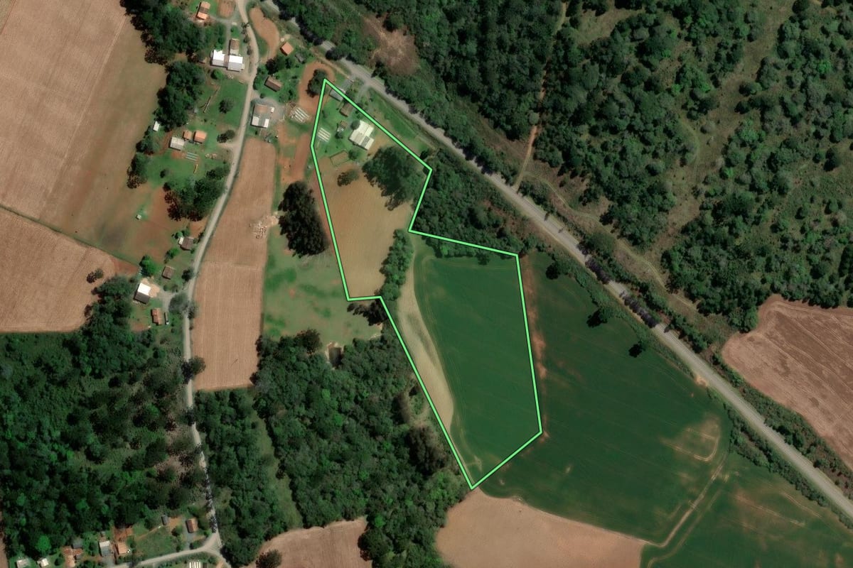 Imagem de satélite do imóvel rural em Imbituva (PR), com o contorno declarado no CAR desenhado por cima.