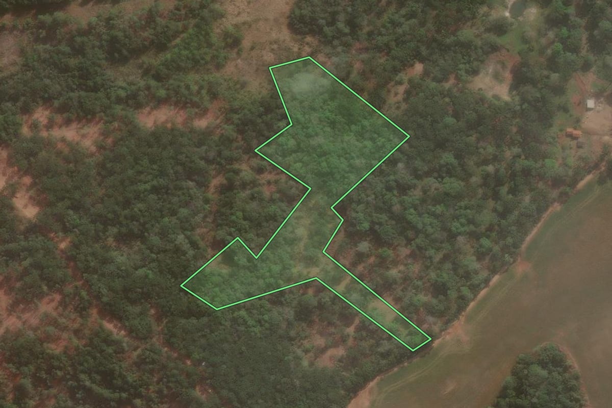 Imagem de satélite do imóvel rural em Imbituva (PR), com o contorno declarado no CAR desenhado por cima.
