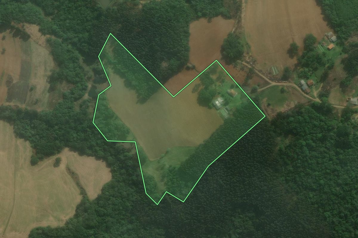 Imagem de satélite do imóvel rural em Imbituva (PR), com o contorno declarado no CAR desenhado por cima.