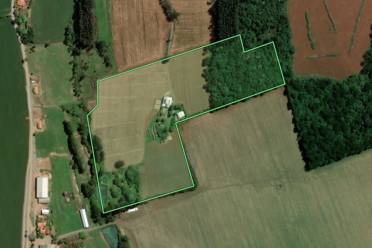 Imagem de satélite do imóvel rural em Imbituva (PR), com o contorno declarado no CAR desenhado por cima.