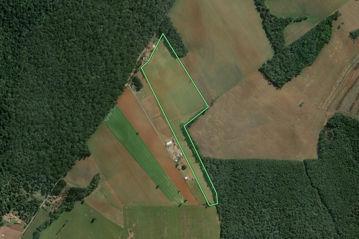 Imagem de satélite do imóvel rural em Imbituva (PR), com o contorno declarado no CAR desenhado por cima.