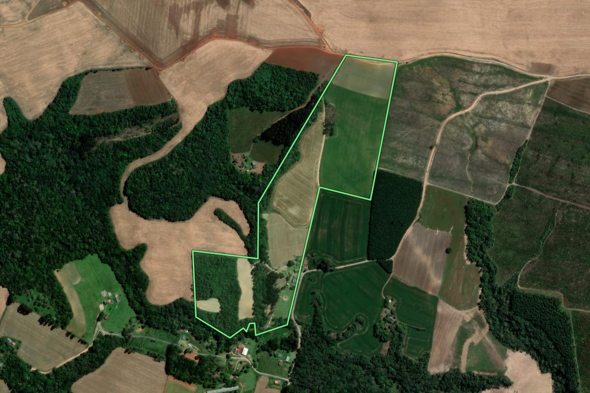 Imagem de satélite do imóvel rural em Imbituva (PR), com o contorno declarado no CAR desenhado por cima.