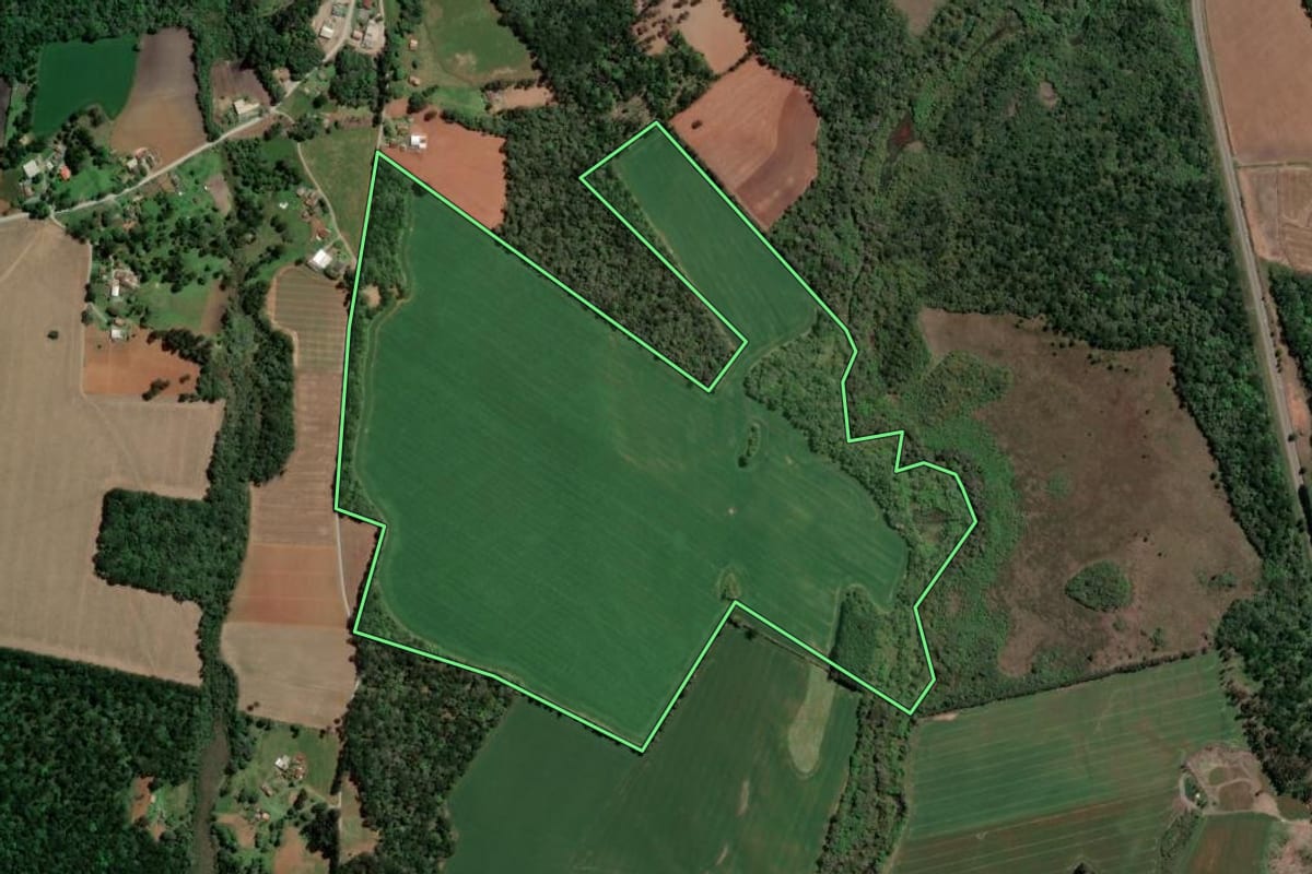 Imagem de satélite do imóvel rural em Imbituva (PR), com o contorno declarado no CAR desenhado por cima.