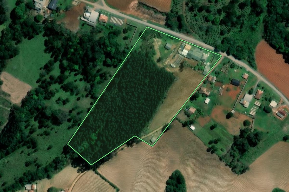 Imagem de satélite do imóvel rural em Imbituva (PR), com o contorno declarado no CAR desenhado por cima.