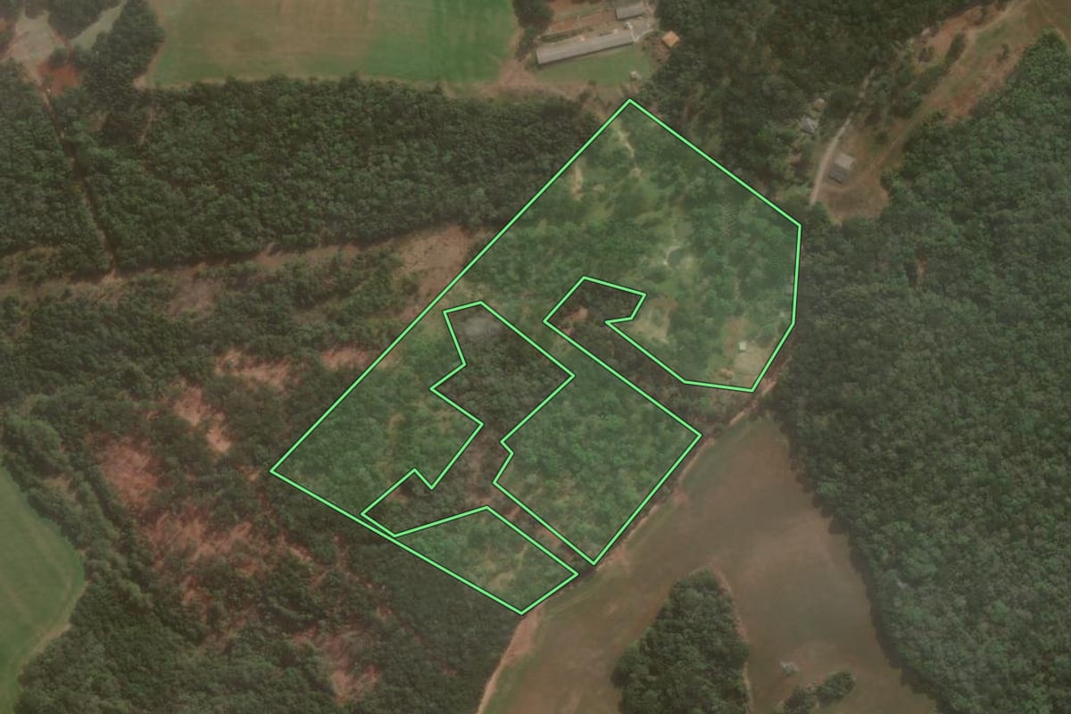 Imagem de satélite do imóvel rural em Imbituva (PR), com o contorno declarado no CAR desenhado por cima.