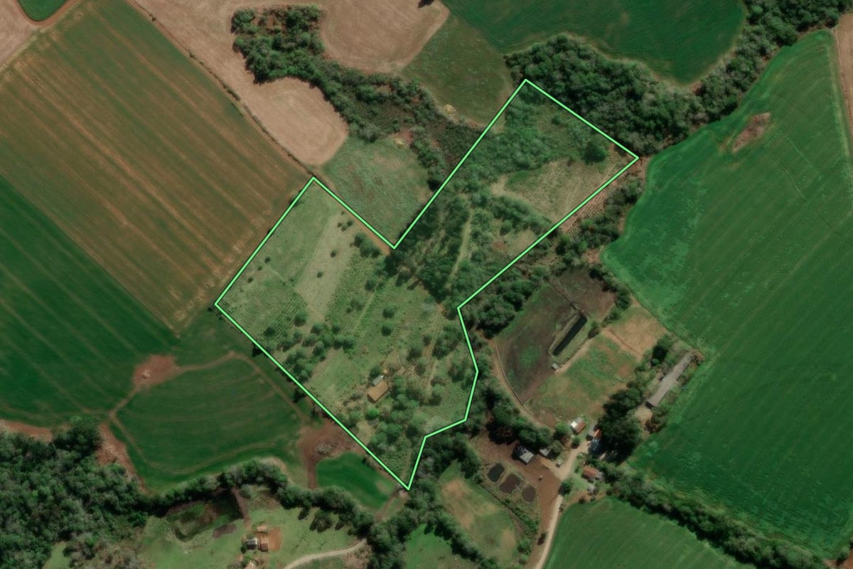 Imagem de satélite do imóvel rural em Imbituva (PR), com o contorno declarado no CAR desenhado por cima.