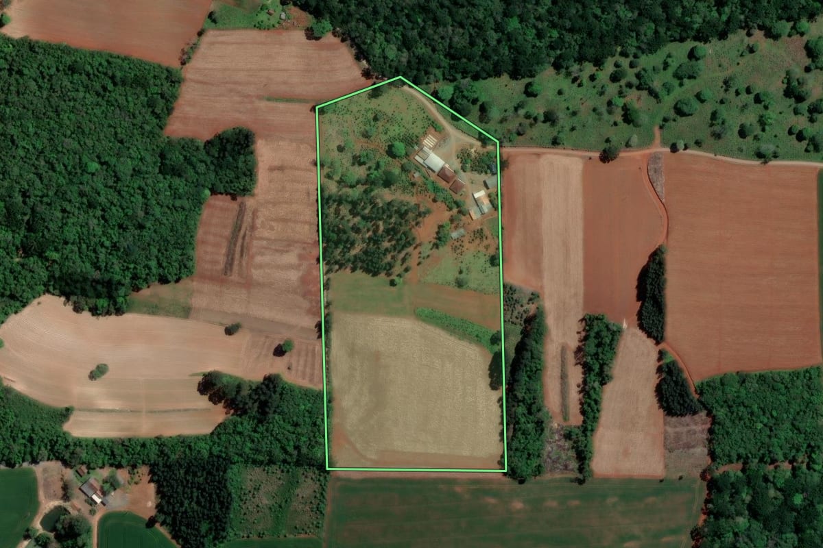 Imagem de satélite do imóvel rural em Imbituva (PR), com o contorno declarado no CAR desenhado por cima.