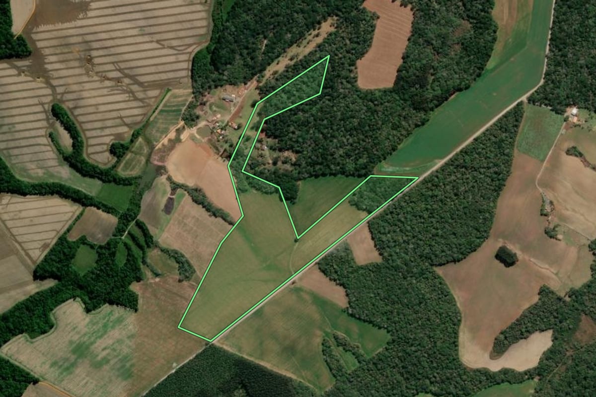 Imagem de satélite do imóvel rural em Imbituva (PR), com o contorno declarado no CAR desenhado por cima.