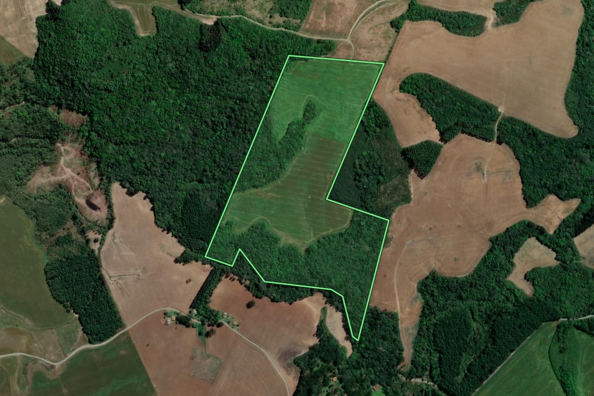 Imagem de satélite do imóvel rural em Imbituva (PR), com o contorno declarado no CAR desenhado por cima.