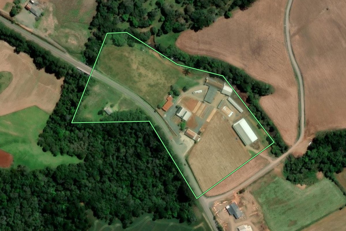 Imagem de satélite do imóvel rural em Imbituva (PR), com o contorno declarado no CAR desenhado por cima.