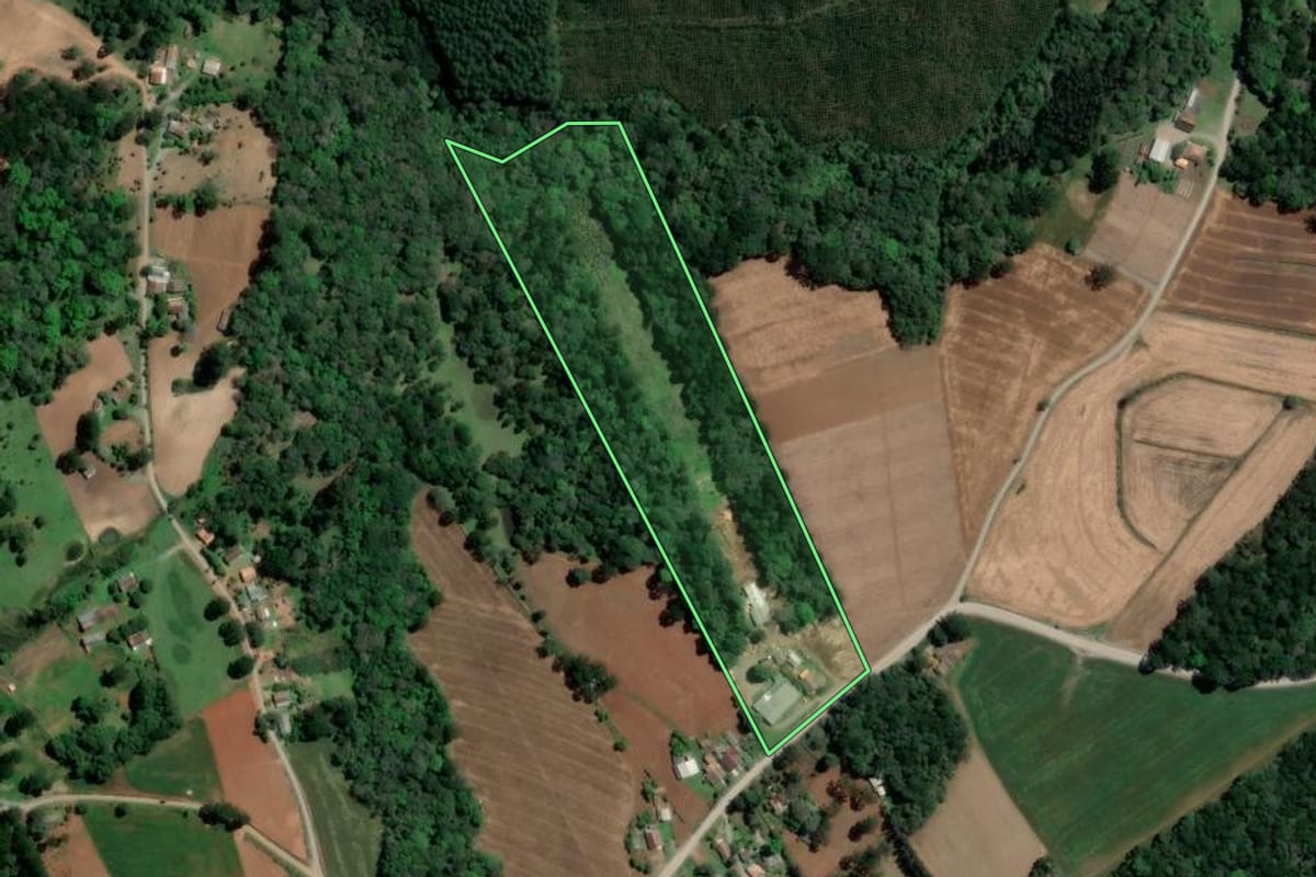 Imagem de satélite do imóvel rural em Imbituva (PR), com o contorno declarado no CAR desenhado por cima.