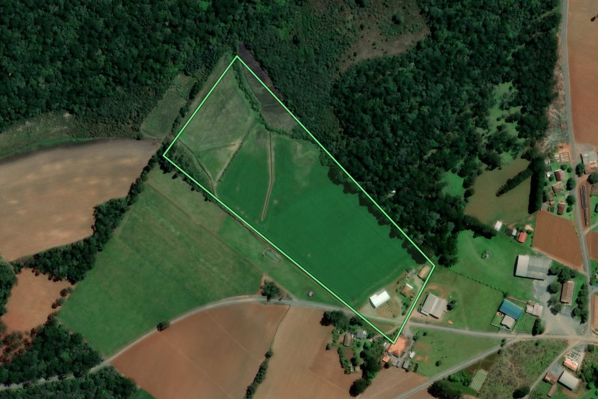 Imagem de satélite do imóvel rural em Imbituva (PR), com o contorno declarado no CAR desenhado por cima.