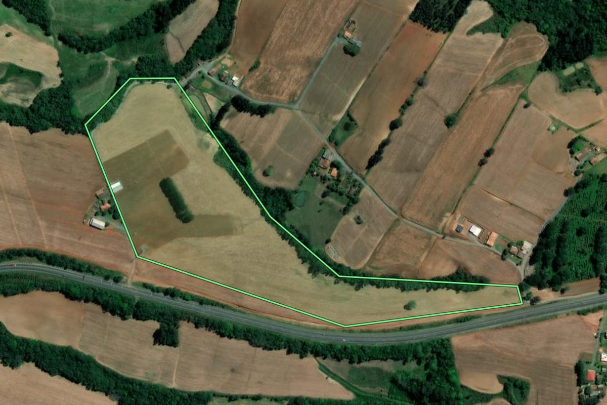 Imagem de satélite do imóvel rural em Imbituva (PR), com o contorno declarado no CAR desenhado por cima.