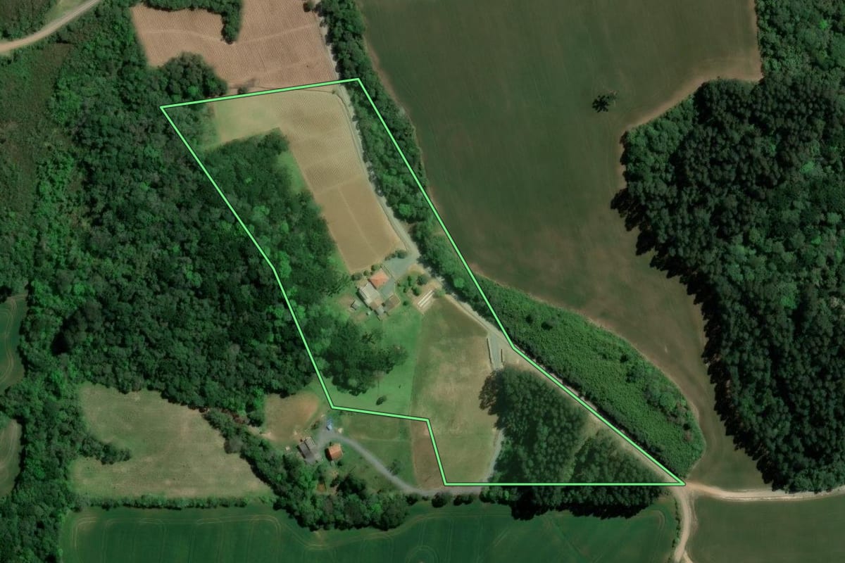Imagem de satélite do imóvel rural em Imbituva (PR), com o contorno declarado no CAR desenhado por cima.