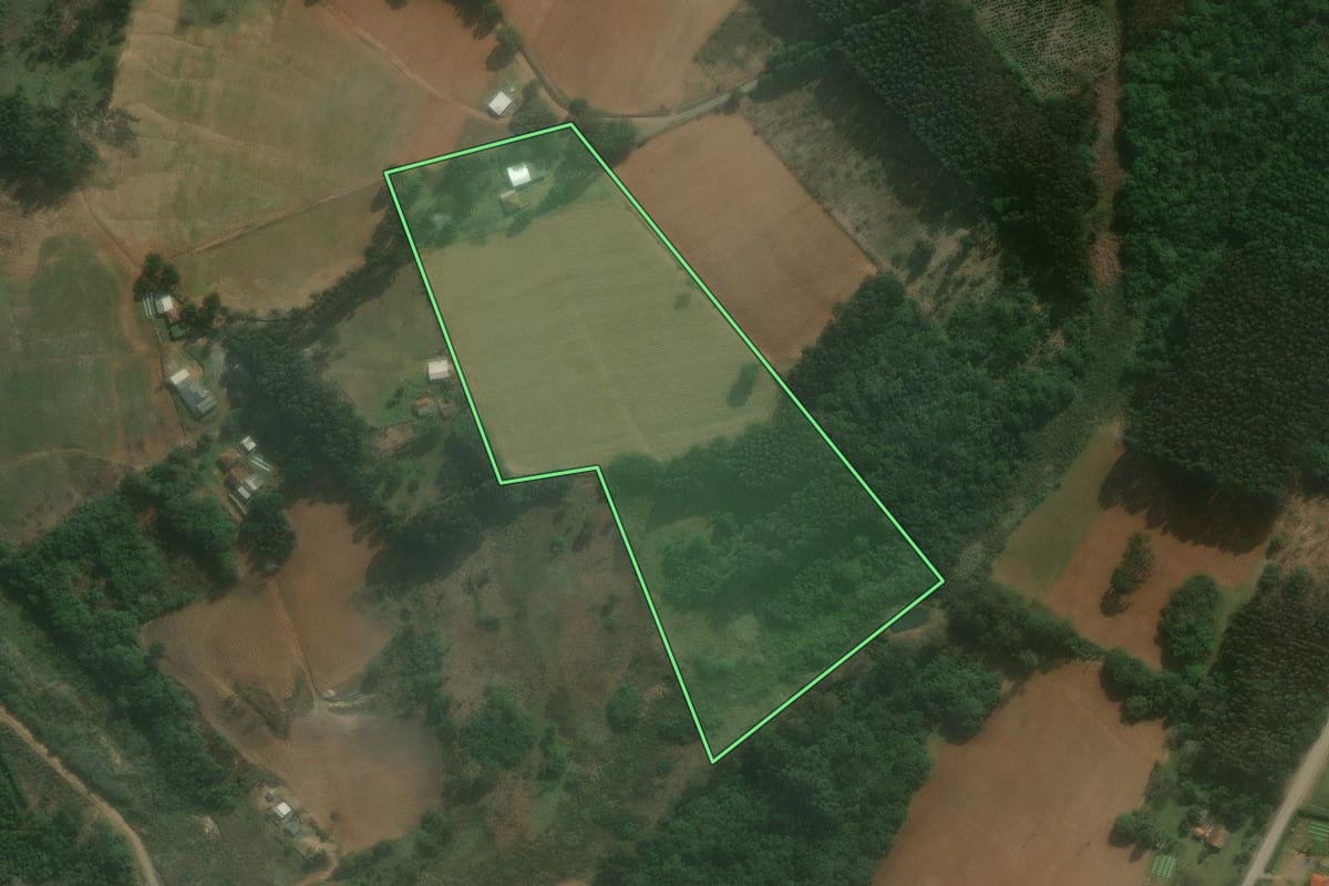 Imagem de satélite do imóvel rural em Imbituva (PR), com o contorno declarado no CAR desenhado por cima.
