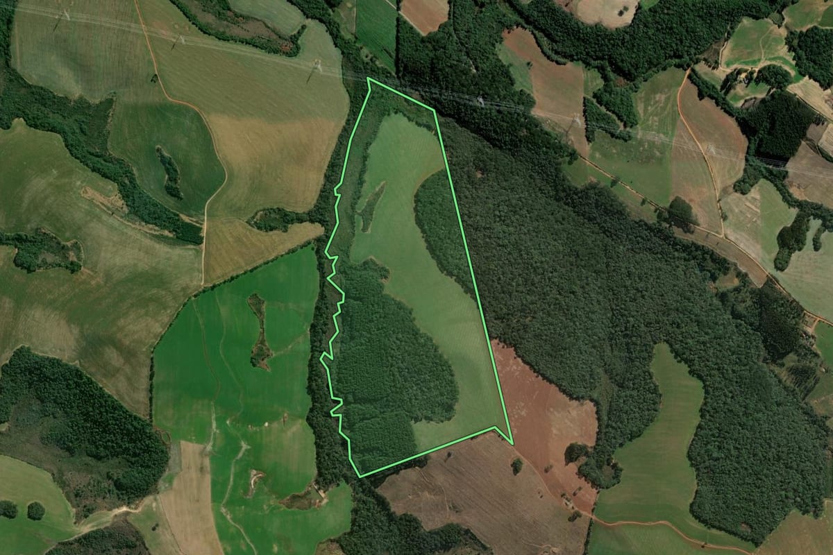 Imagem de satélite do imóvel rural em Imbituva (PR), com o contorno declarado no CAR desenhado por cima.