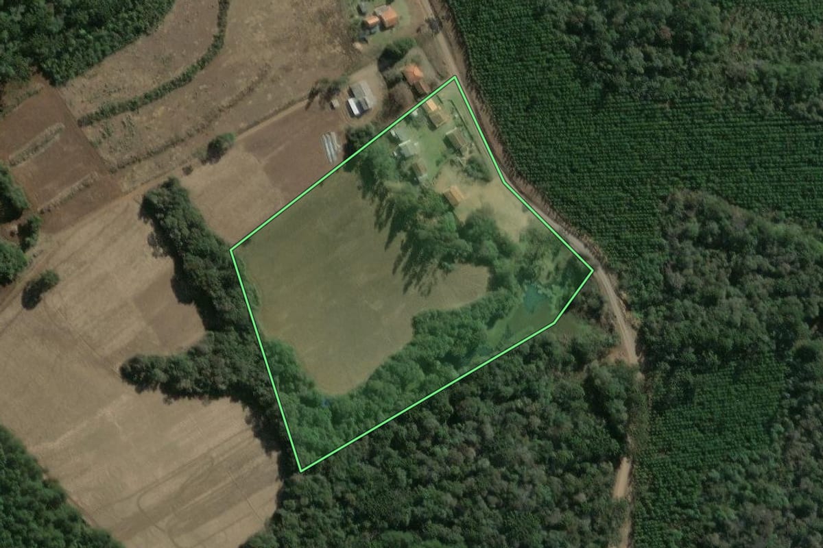 Imagem de satélite do imóvel rural em Imbituva (PR), com o contorno declarado no CAR desenhado por cima.