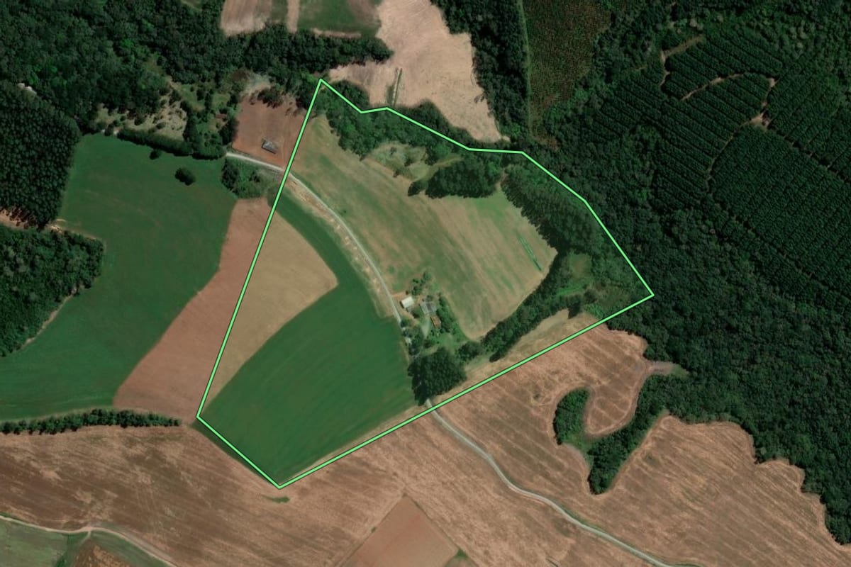 Imagem de satélite do imóvel rural em Imbituva (PR), com o contorno declarado no CAR desenhado por cima.